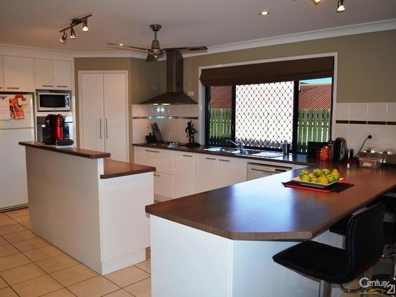 14 Viewpoint Way, New Auckland QLD 4680