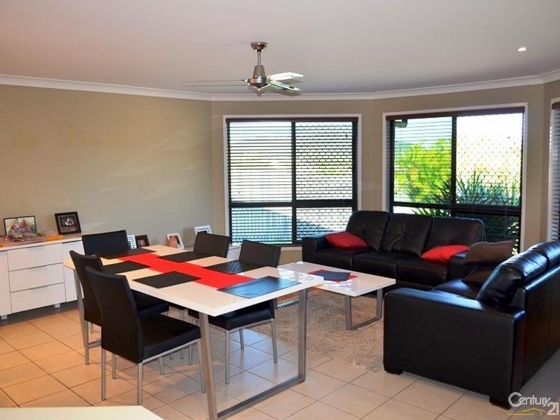 14 Viewpoint Way, New Auckland QLD 4680