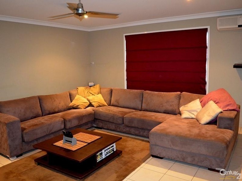 14 Viewpoint Way, New Auckland QLD 4680