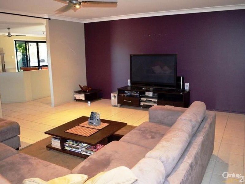 14 Viewpoint Way, New Auckland QLD 4680