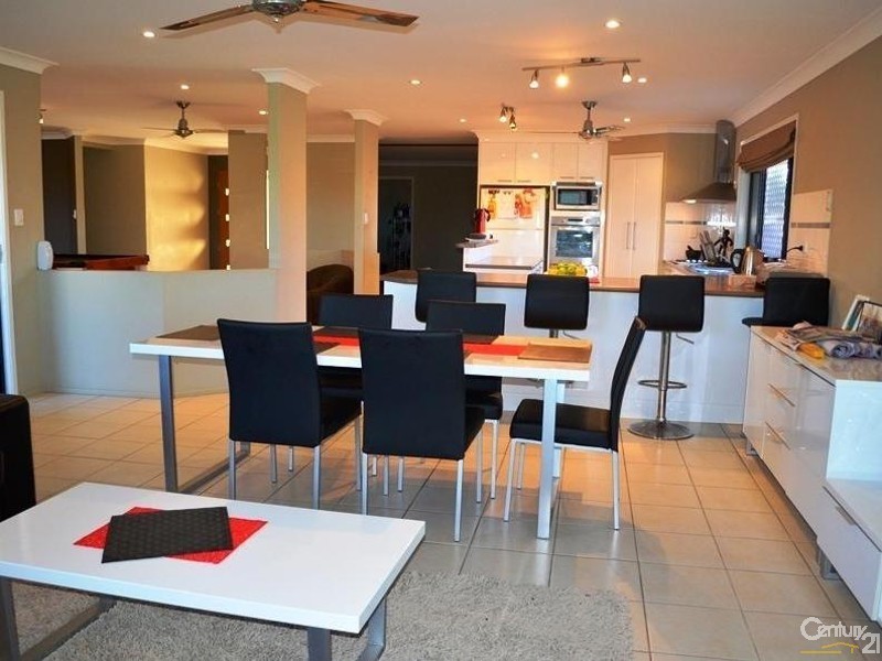 14 Viewpoint Way, New Auckland QLD 4680