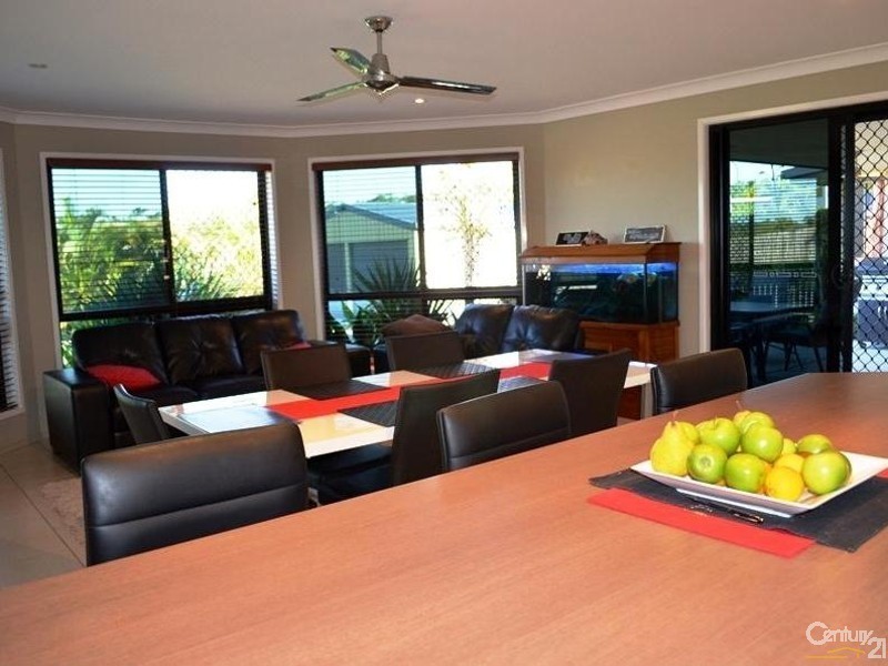 14 Viewpoint Way, New Auckland QLD 4680