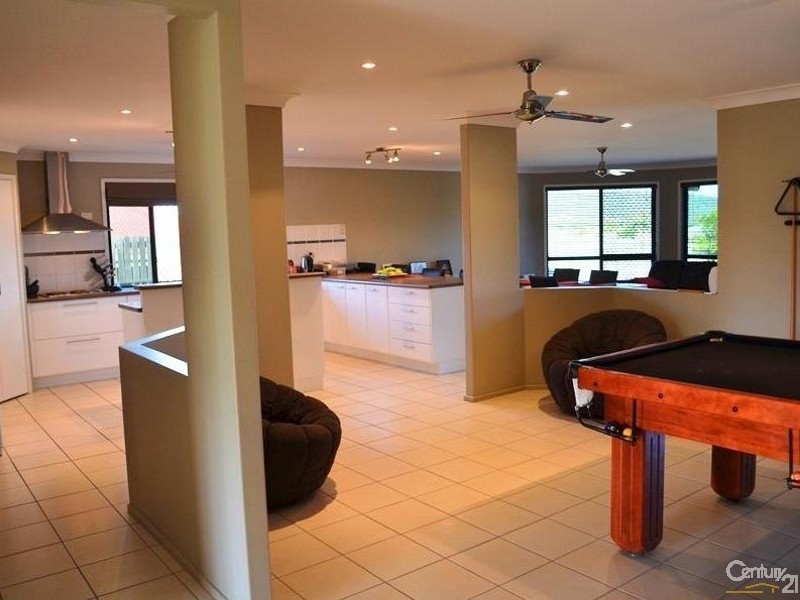 14 Viewpoint Way, New Auckland QLD 4680