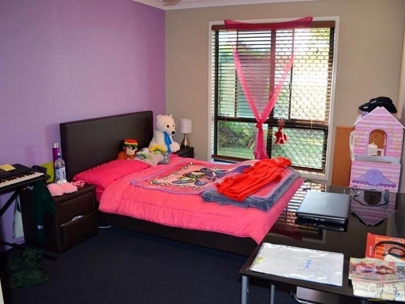 14 Viewpoint Way, New Auckland QLD 4680