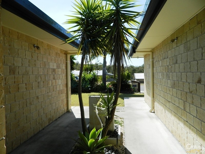 14 Viewpoint Way, New Auckland QLD 4680