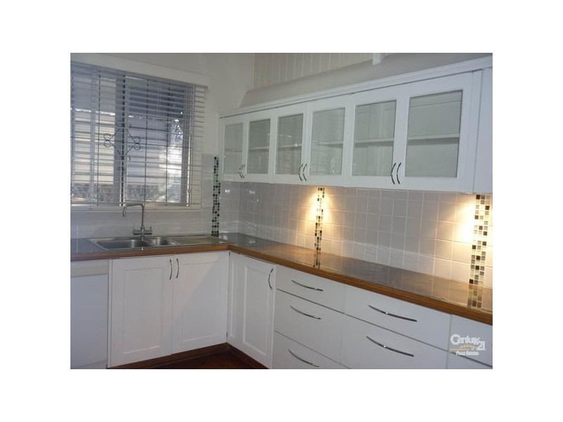 15 Fowler Street, West Gladstone QLD 4680