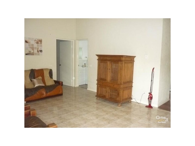 2/9 Nothling Street, New Auckland QLD 4680