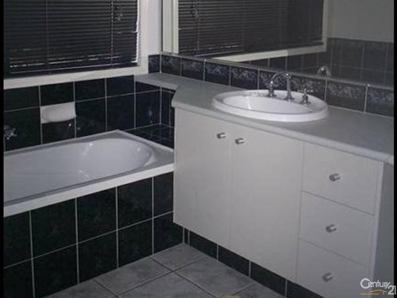 17 Stitt Close, Glen Eden QLD 4680