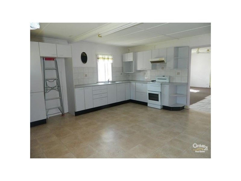 23 Gladstone Street, Mount Larcom QLD 4695