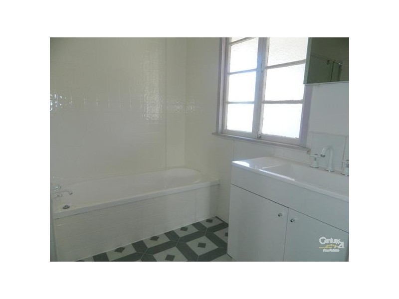 23 Gladstone Street, Mount Larcom QLD 4695