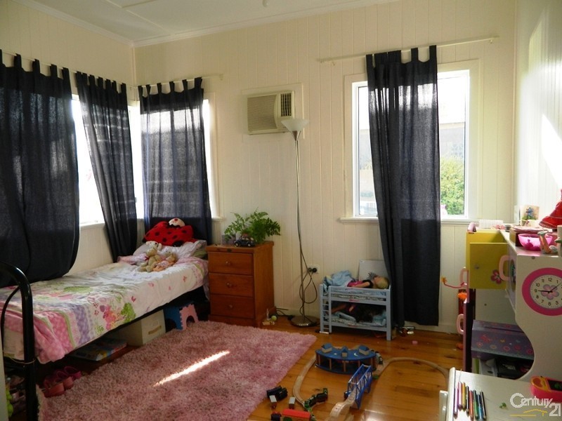 24 Roberts Street, South Gladstone QLD 4680