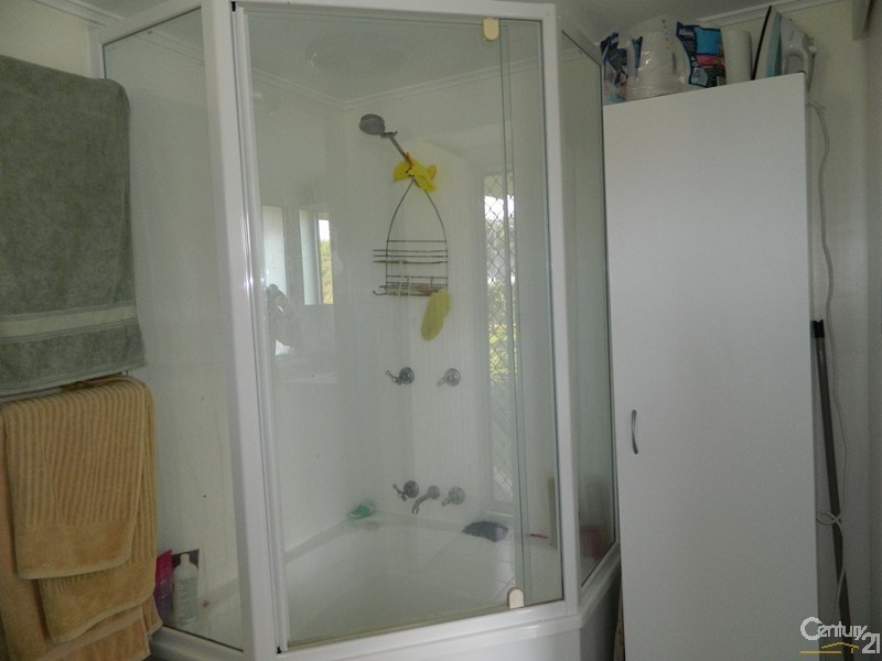 24 Roberts Street, South Gladstone QLD 4680