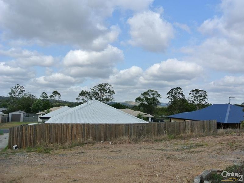 16 Jeana Close, Boyne Island QLD 4680