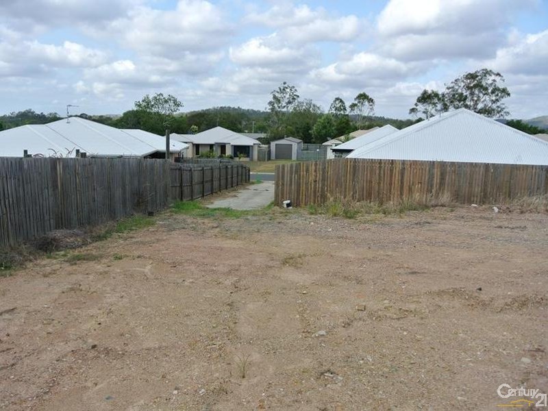 16 Jeana Close, Boyne Island QLD 4680
