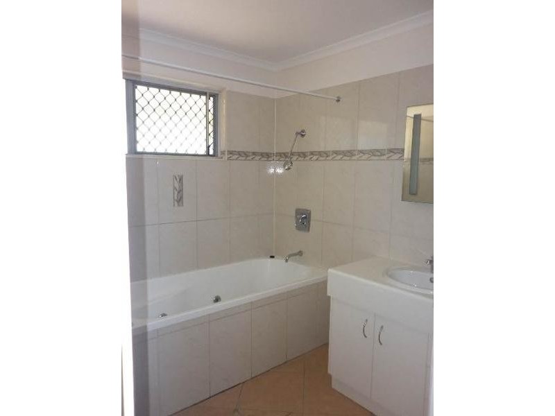 14 Aramac Drive, Clinton QLD 4680