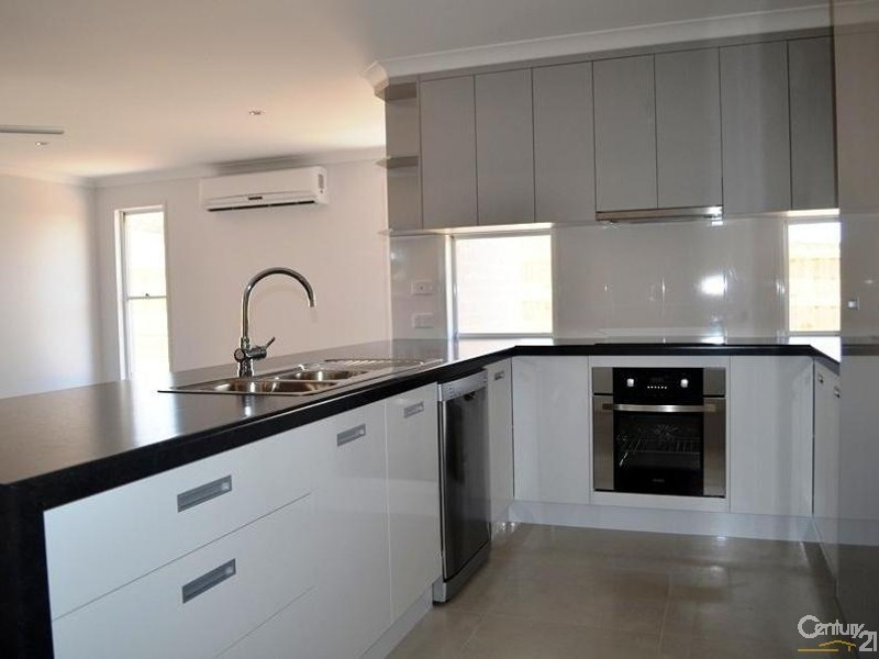 15 Bragg Court, Kirkwood QLD 4680