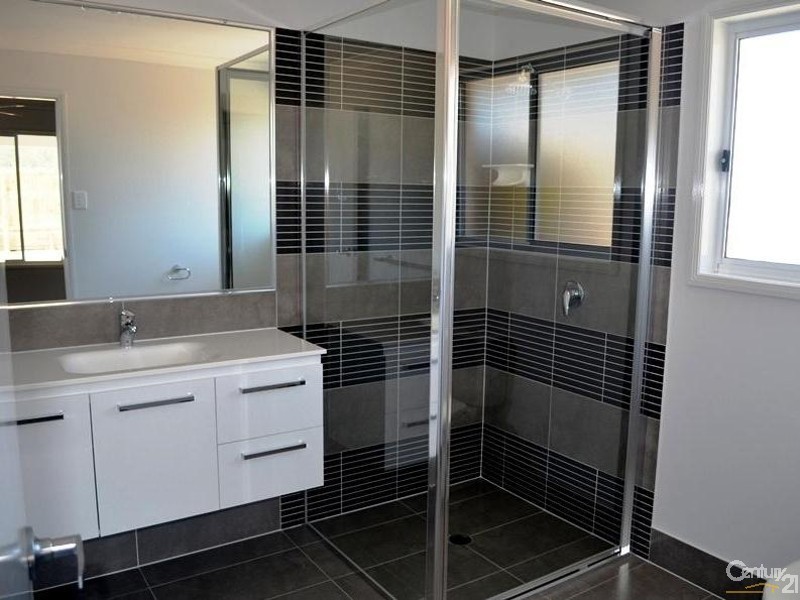 15 Bragg Court, Kirkwood QLD 4680