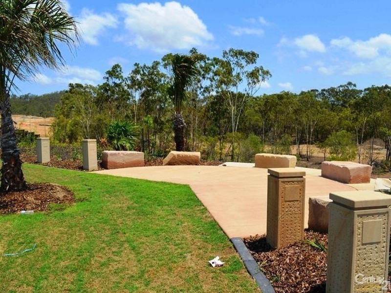 15 Bragg Court, Kirkwood QLD 4680