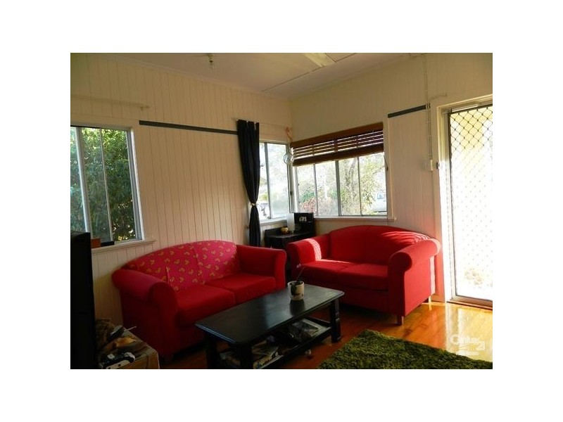 24 Roberts Street, South Gladstone QLD 4680