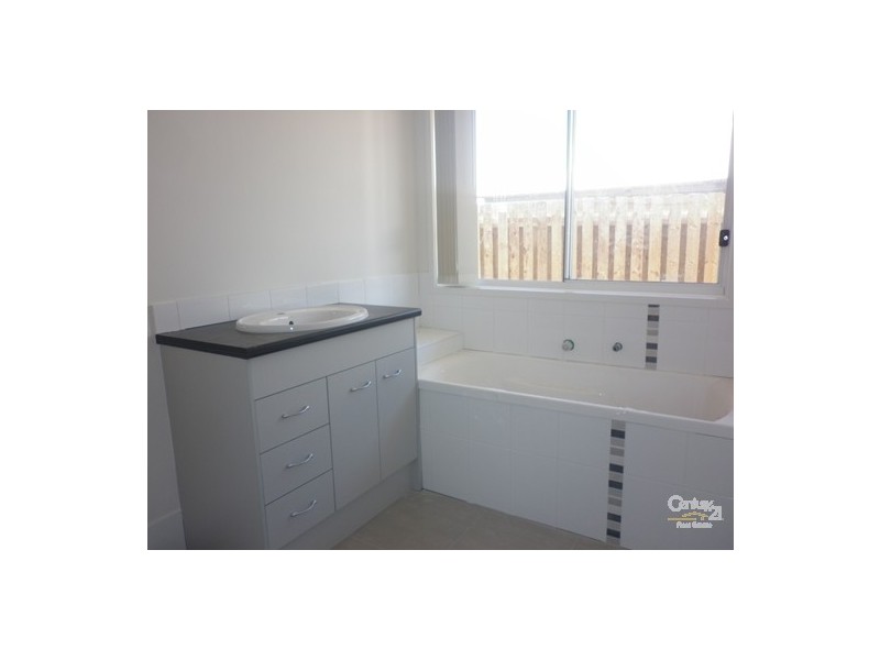 10 Sundew Street, Kirkwood QLD 4680