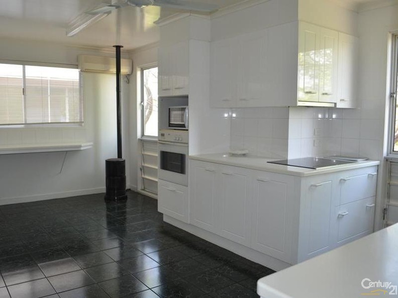 12 Matson Crescent, West Gladstone QLD 4680