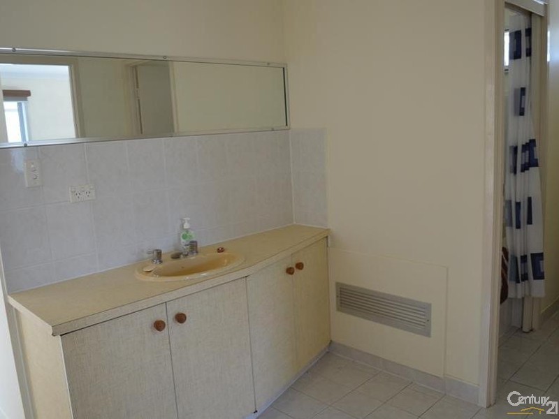 12 Matson Crescent, West Gladstone QLD 4680