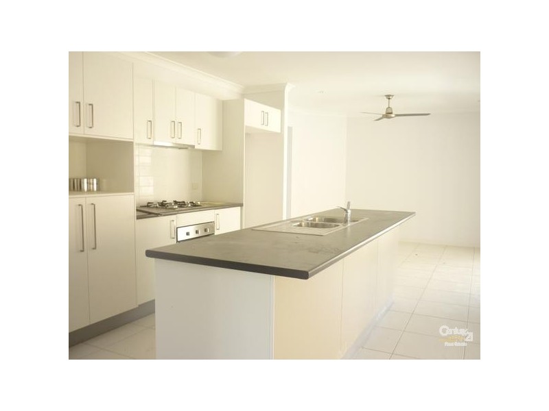 5 Bushlark Place, Kirkwood QLD 4680