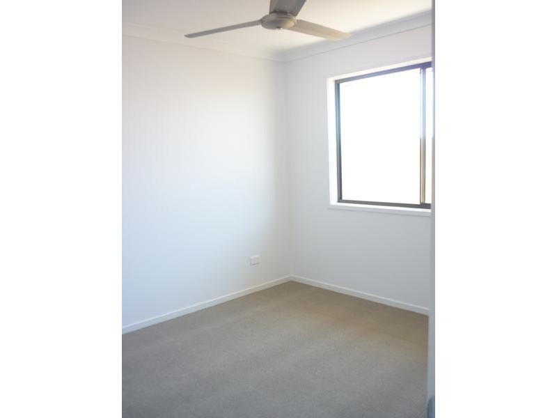 5 Bushlark Place, Kirkwood QLD 4680