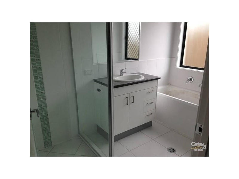 5 Bushlark Place, Kirkwood QLD 4680