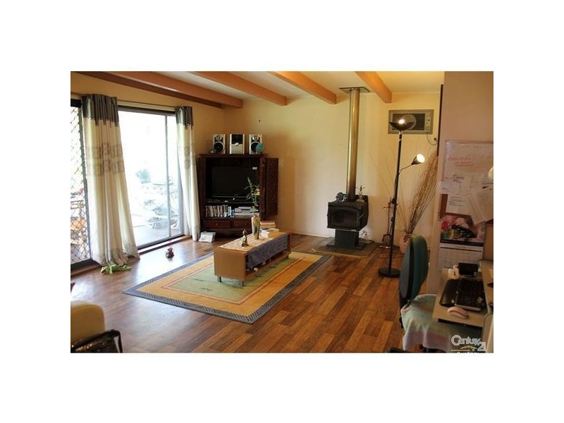 9 Gladstone Street, Mount Larcom QLD 4695