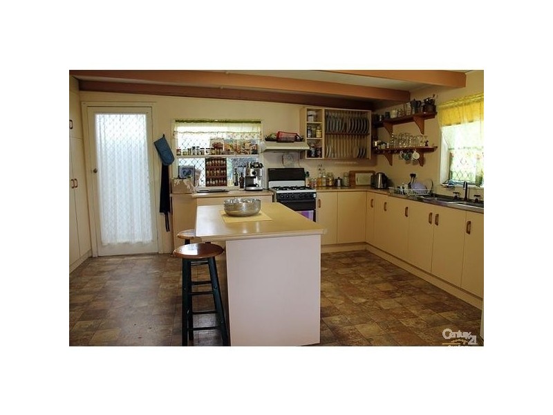 9 Gladstone Street, Mount Larcom QLD 4695