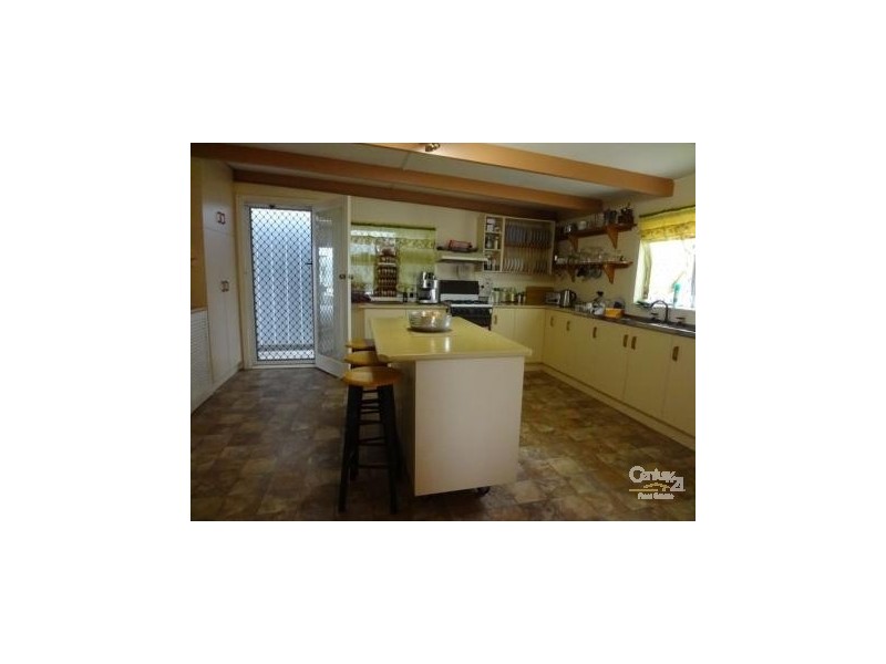 9 Gladstone Street, Mount Larcom QLD 4695