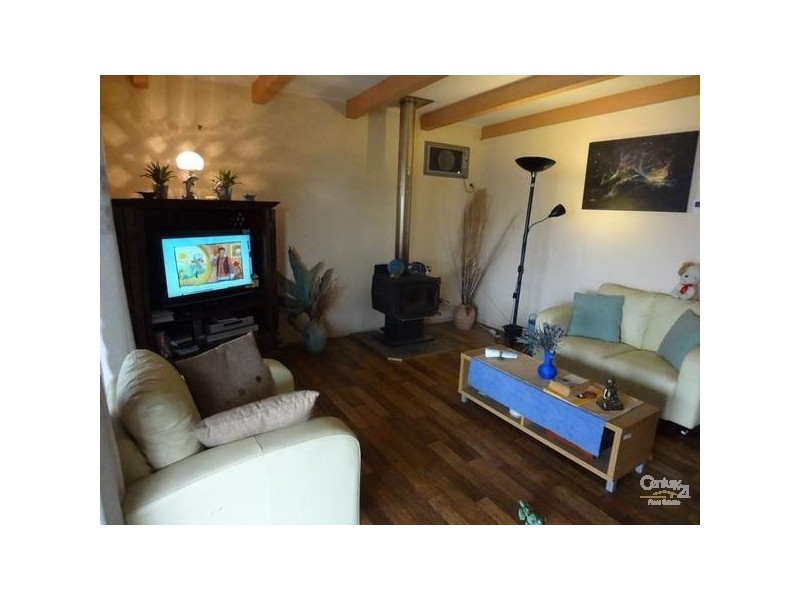 9 Gladstone Street, Mount Larcom QLD 4695