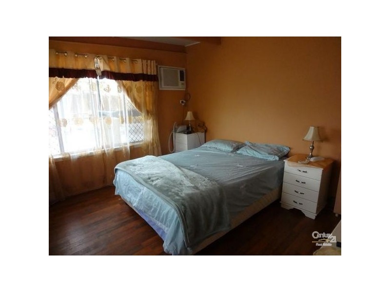 9 Gladstone Street, Mount Larcom QLD 4695