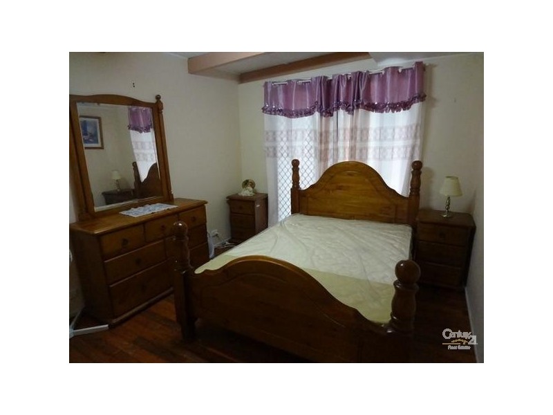 9 Gladstone Street, Mount Larcom QLD 4695