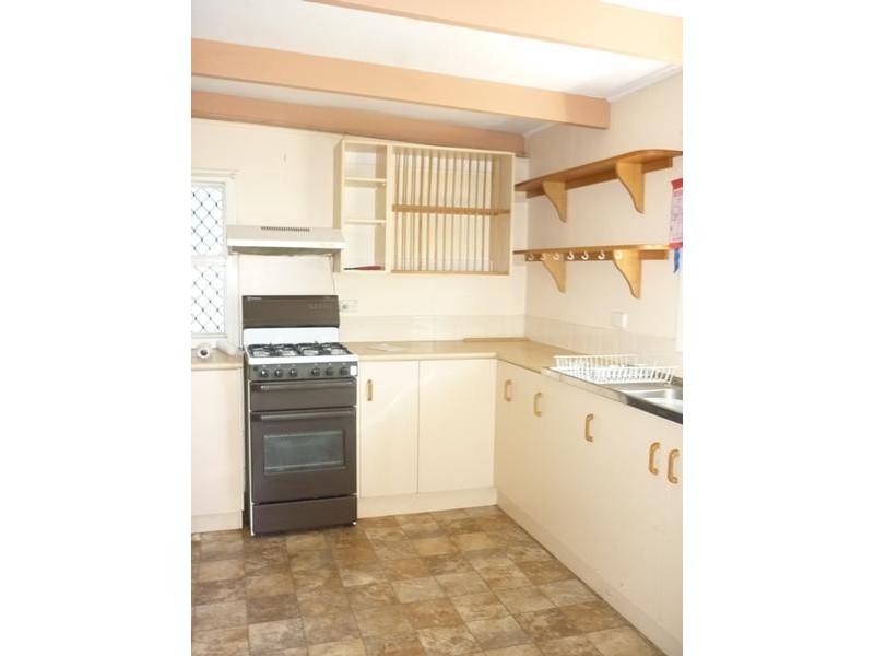 9 Gladstone Street, Mount Larcom QLD 4695