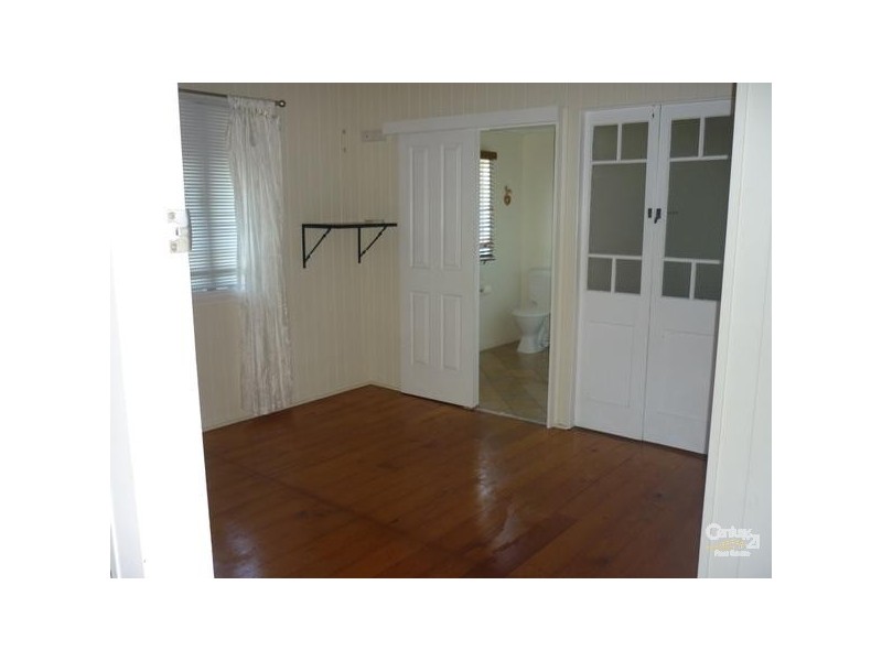 27 Cook Street, West Gladstone QLD 4680