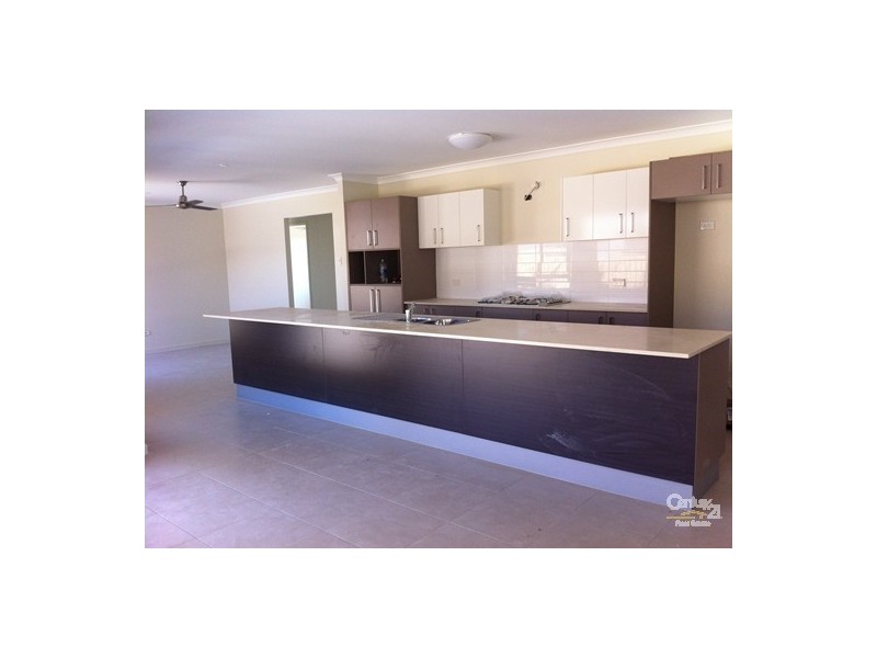 8 Creekview Drive, Kirkwood QLD 4680