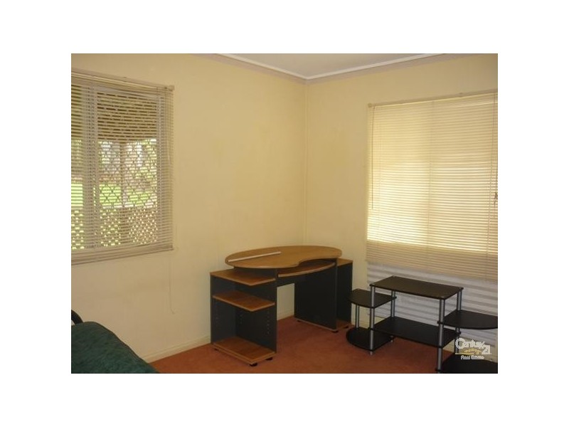 34 Charles Street, West Gladstone QLD 4680