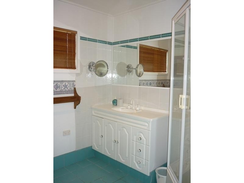 34 Charles Street, West Gladstone QLD 4680