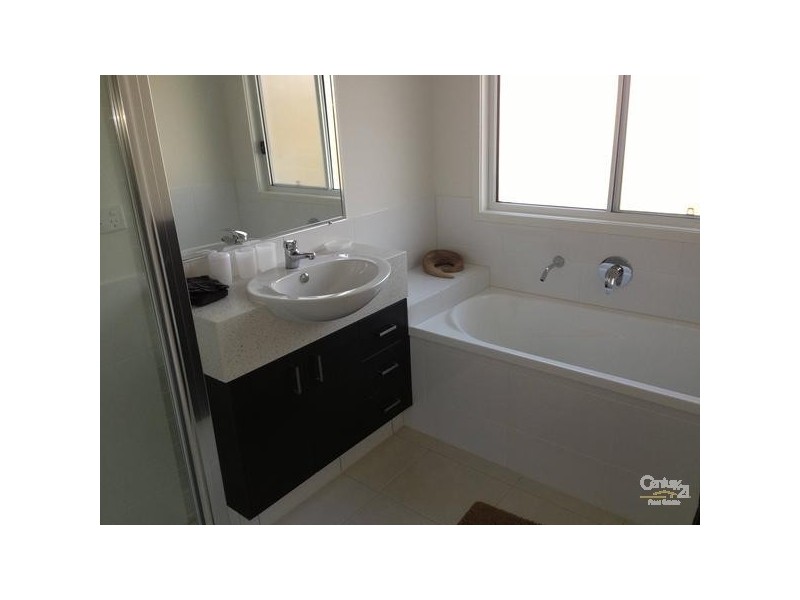 11 Dampier Court, Glen Eden QLD 4680