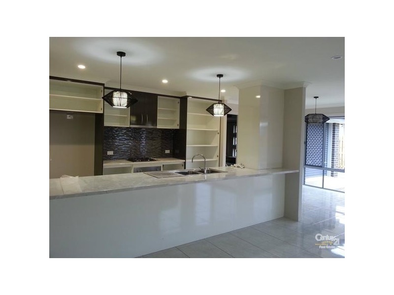 4 Bellbird Circuit, Kirkwood QLD 4680