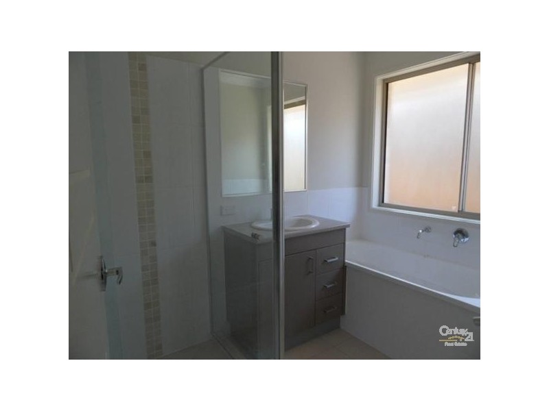 2 Thornbill Street, Kirkwood QLD 4680