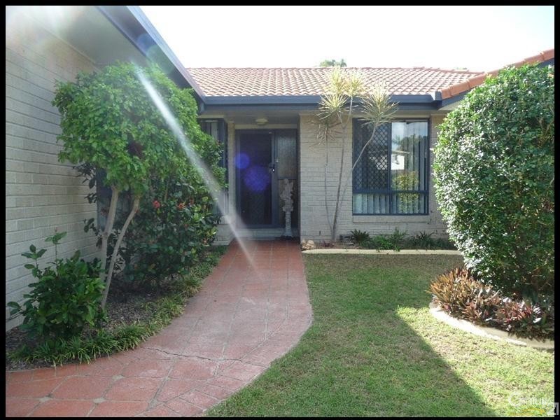 4a Carinya Drive, Clinton QLD 4680