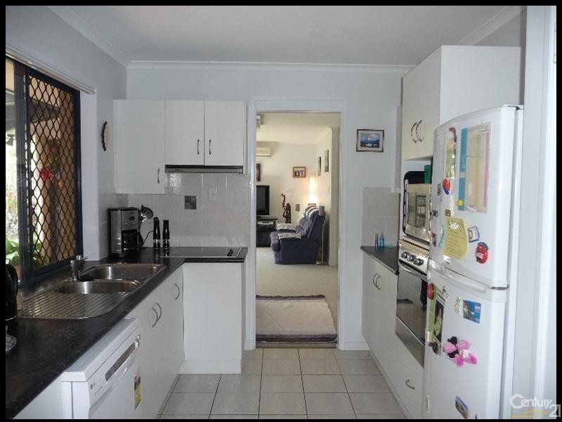 4a Carinya Drive, Clinton QLD 4680