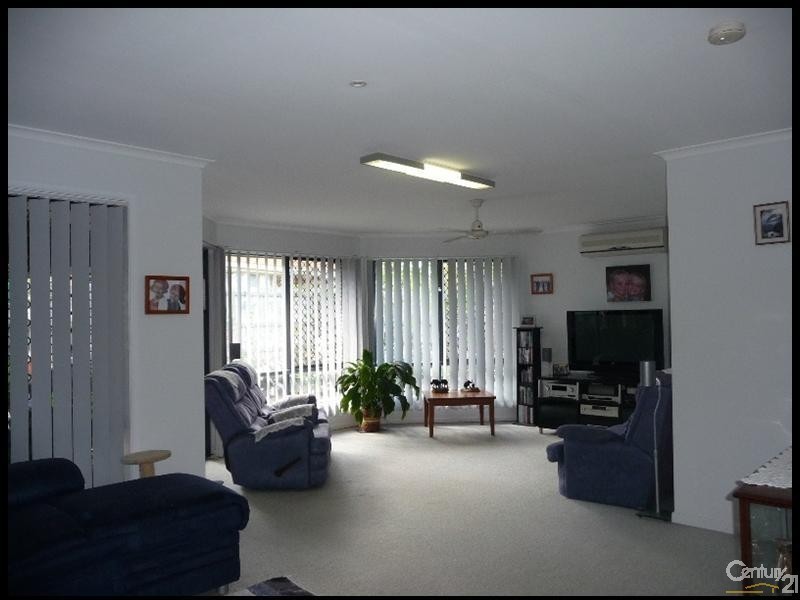 4a Carinya Drive, Clinton QLD 4680