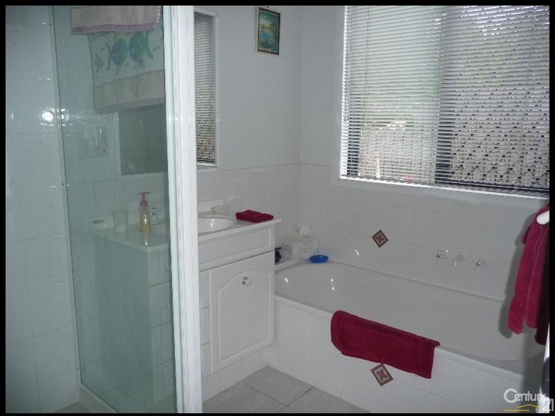 4a Carinya Drive, Clinton QLD 4680