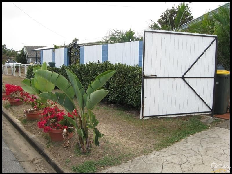 19 Moura Crescent, Barney Point QLD 4680