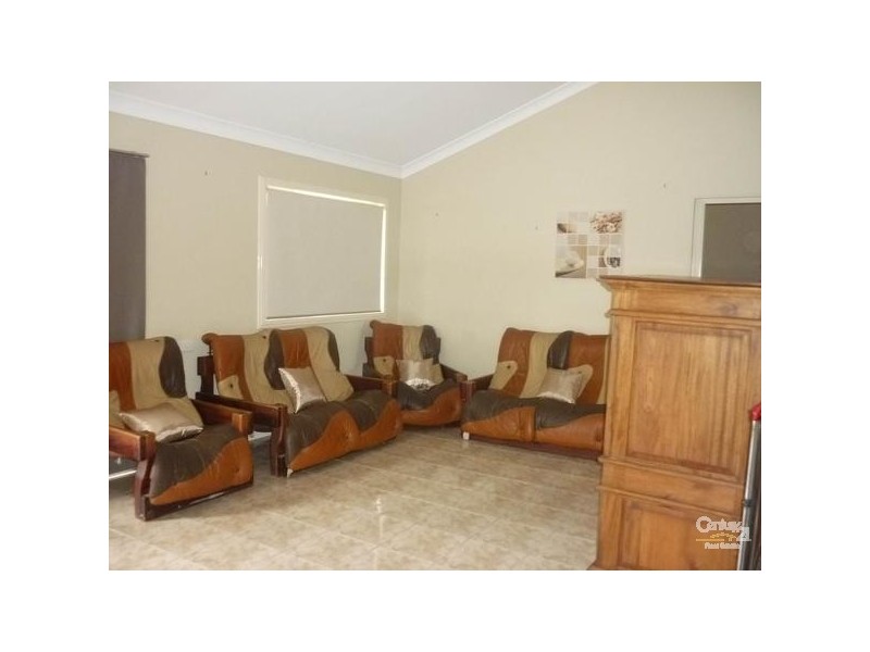 2/9 Nothling Street, New Auckland QLD 4680