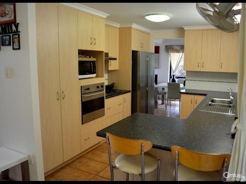 8 Hewett Court, Clinton QLD 4680
